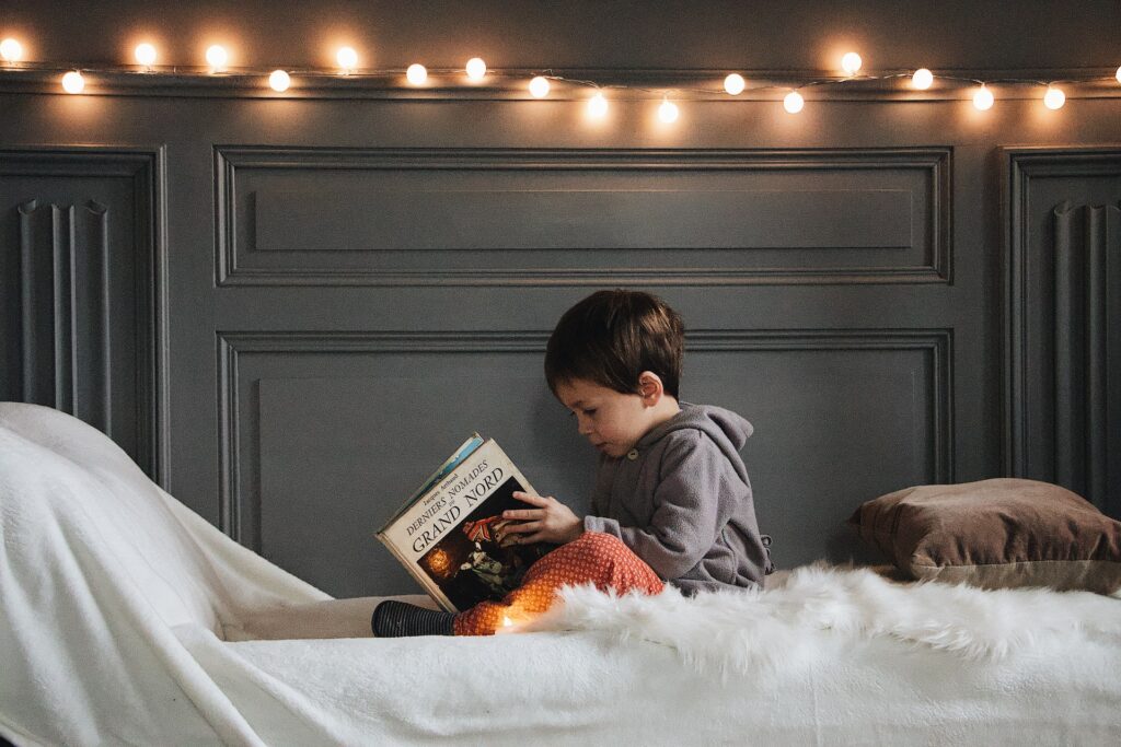 kids reading how to write a children's book